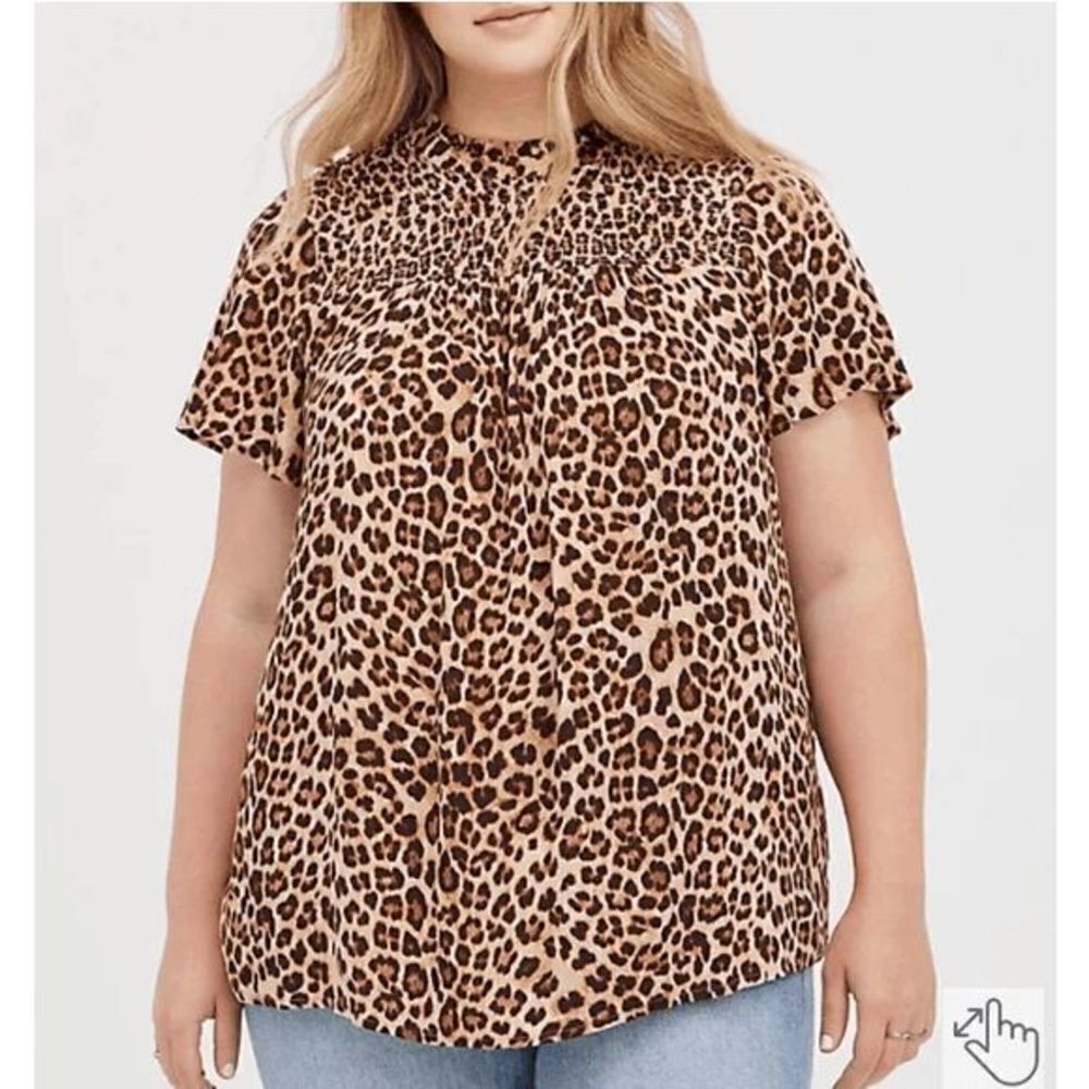 Torrid Leopard Print Smocked Crinkle Gauze Short Sleeve Blouse size 2X